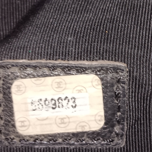 Chanel vintage caviar leather tote with tortoise shell charm - Picture 6 of 7